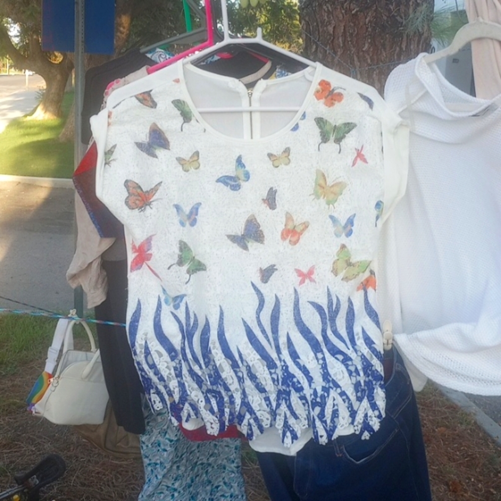 Unknown medium size top